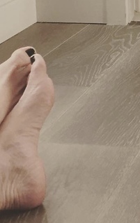 Kaitlin Olson feet photo thumbnail