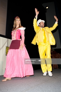 Kaitlin Olson feet photo thumbnail