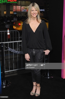 Kaitlin Olson feet photo thumbnail