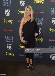Kaitlin Olson feet photo thumbnail