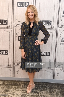 Kaitlin Olson feet photo thumbnail