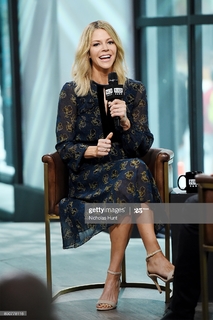 Kaitlin Olson feet photo thumbnail