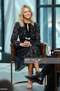 Kaitlin Olson feet photo thumbnail
