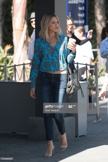 Kaitlin Olson feet photo thumbnail