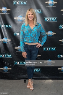 Kaitlin Olson feet photo thumbnail