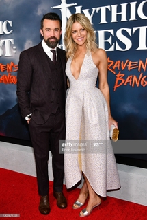 Kaitlin Olson feet photo thumbnail