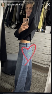 Kaitlin Olson feet photo thumbnail
