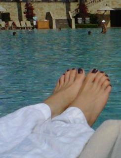 Kaitlin Olson feet photo thumbnail