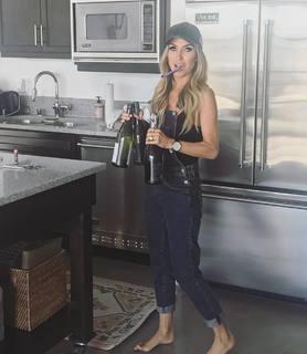 Kaitlyn Bristowe feet photo 3