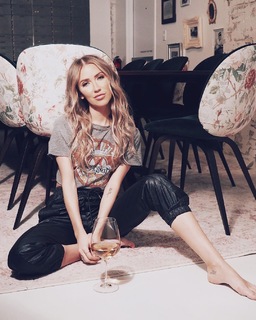 Kaitlyn Bristowe feet photo 13