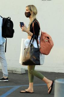 Kaitlyn Bristowe feet photo 11