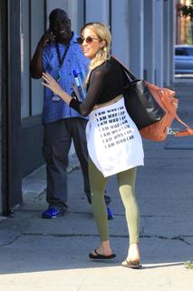 Kaitlyn Bristowe feet photo 3