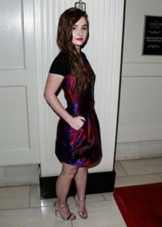 Kaitlyn Dever feet photo thumbnail
