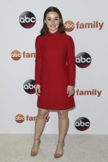 Kaitlyn Dever feet photo thumbnail
