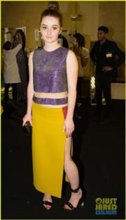 Kaitlyn Dever feet photo thumbnail