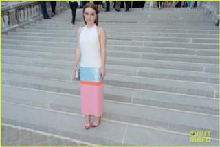 Kaitlyn Dever feet photo thumbnail