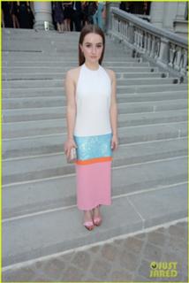 Kaitlyn Dever feet photo thumbnail