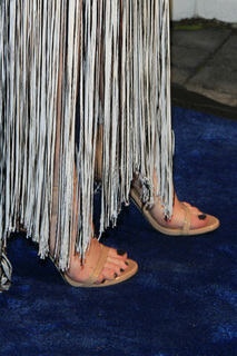Kaitlyn Dever feet photo thumbnail
