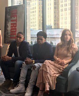 Kaitlyn Dever feet photo thumbnail