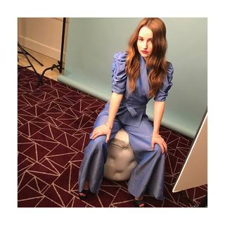 Kaitlyn Dever feet photo thumbnail