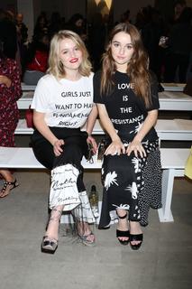 Kaitlyn Dever feet photo thumbnail