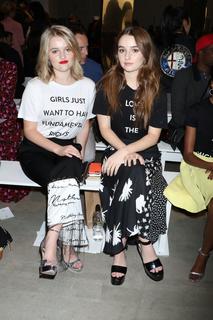 Kaitlyn Dever feet photo thumbnail