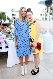 Kaitlyn Dever feet photo thumbnail