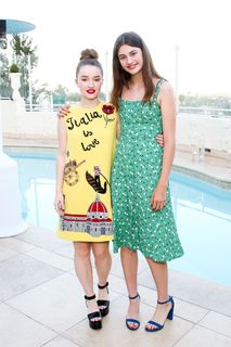 Kaitlyn Dever feet photo thumbnail