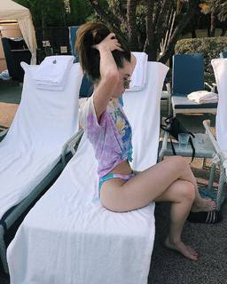 Kaitlyn Dever feet photo thumbnail