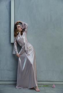 Kaitlyn Dever feet photo thumbnail