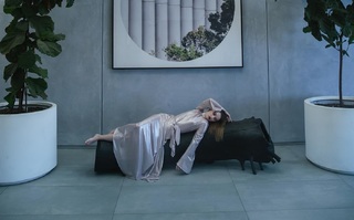 Kaitlyn Dever feet photo thumbnail