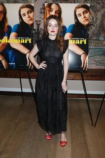 Kaitlyn Dever feet photo thumbnail