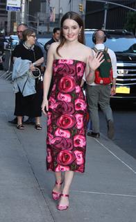 Kaitlyn Dever feet photo thumbnail