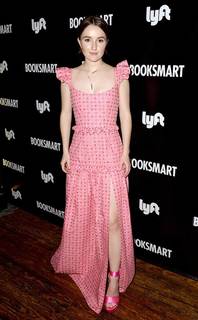 Kaitlyn Dever feet photo thumbnail