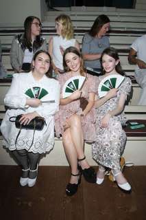 Kaitlyn Dever feet photo thumbnail