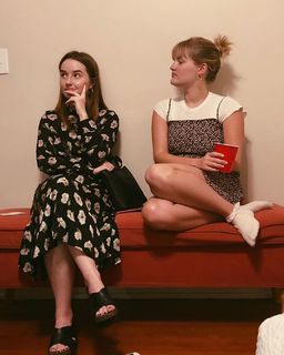 Kaitlyn Dever feet photo thumbnail