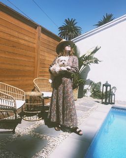 Kaitlyn Dever feet photo thumbnail