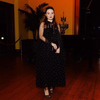 Kaitlyn Dever feet photo thumbnail