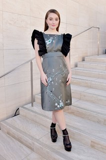 Kaitlyn Dever feet photo thumbnail