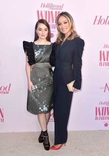 Kaitlyn Dever feet photo thumbnail