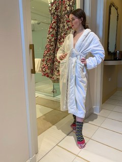 Kaitlyn Dever feet photo thumbnail