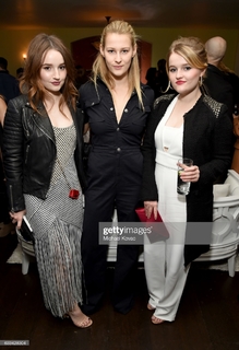 Kaitlyn Dever feet photo thumbnail