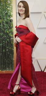 Kaitlyn Dever feet photo thumbnail