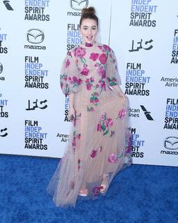 Kaitlyn Dever feet photo thumbnail