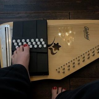 Kaitlyn Dever feet photo thumbnail