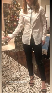 Kaitlyn Dever feet photo thumbnail