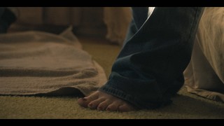 Kaitlyn Dever feet photo thumbnail