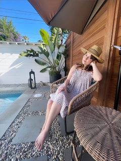 Kaitlyn Dever feet photo thumbnail