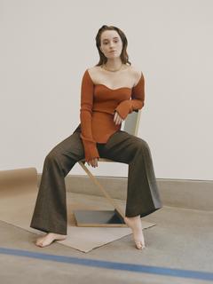 Kaitlyn Dever feet photo thumbnail