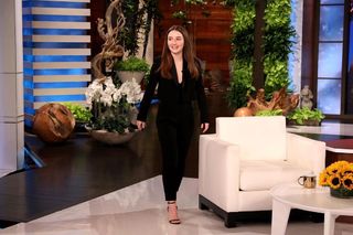 Kaitlyn Dever feet photo thumbnail